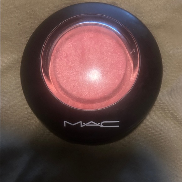 MAC COSMETICS New Romance blush - Picture 3 of 4